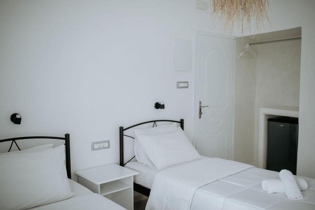 Hotel Thirasia Тира Номер фото