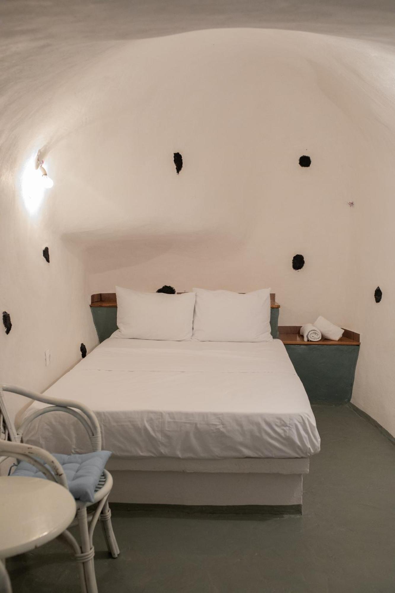 Hotel Thirasia Тира Номер фото