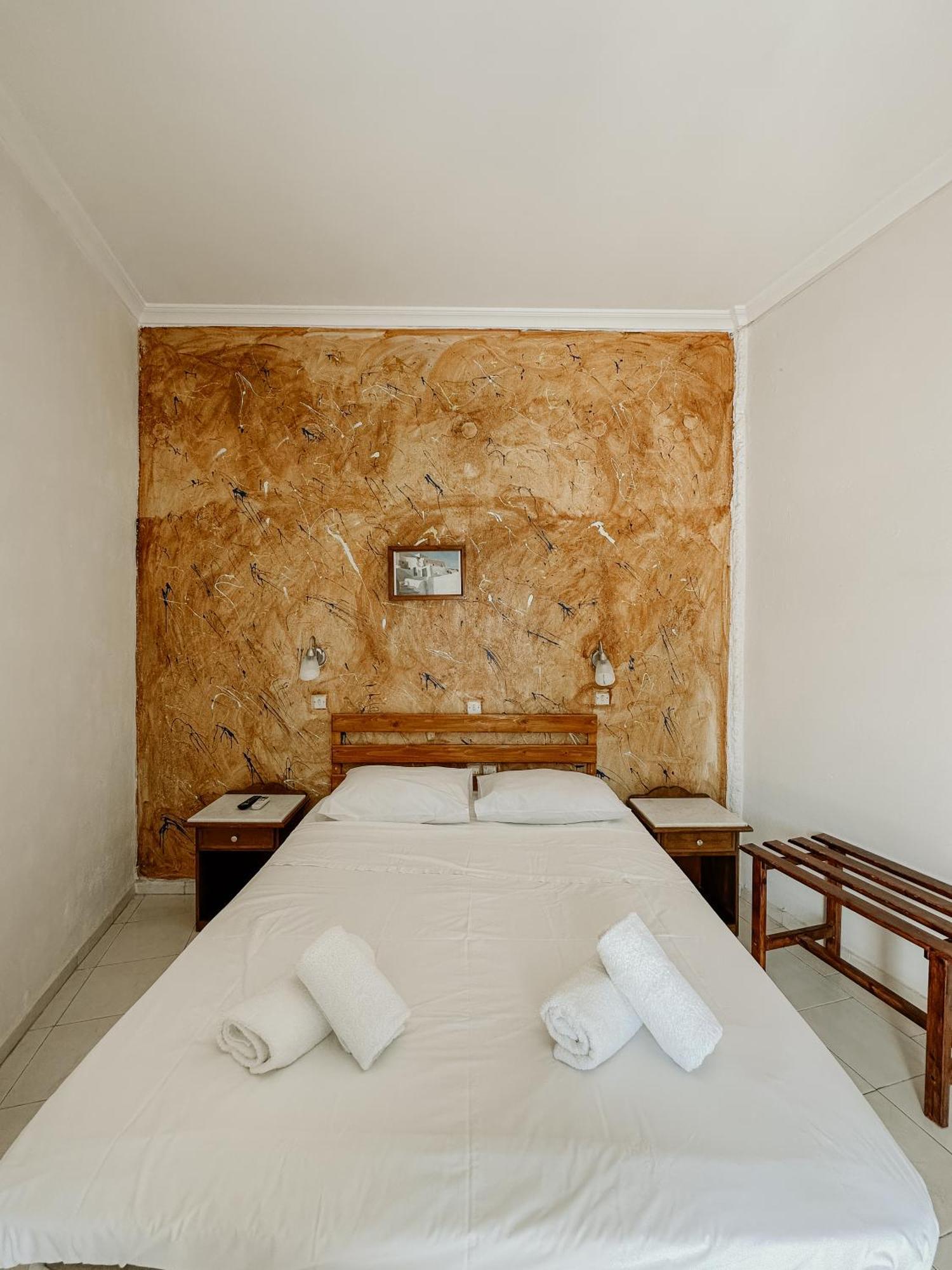 Hotel Thirasia Тира Номер фото