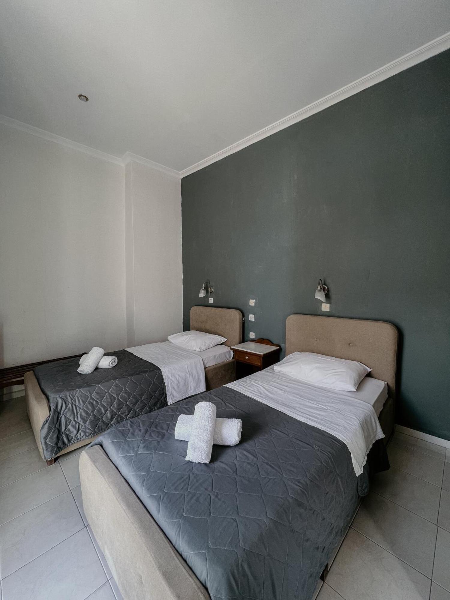 Hotel Thirasia Тира Номер фото